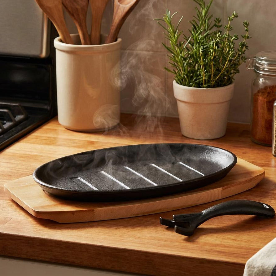 Savora Pre-Seasoned Cast Iron Sizzler, Wooden Tray