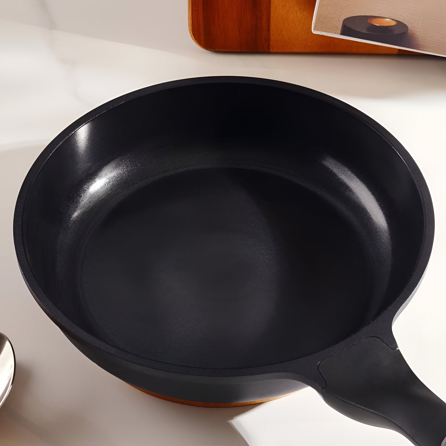 Carbona 9.45 inches Ceramic Frying Pan, Stay-Cool Handle